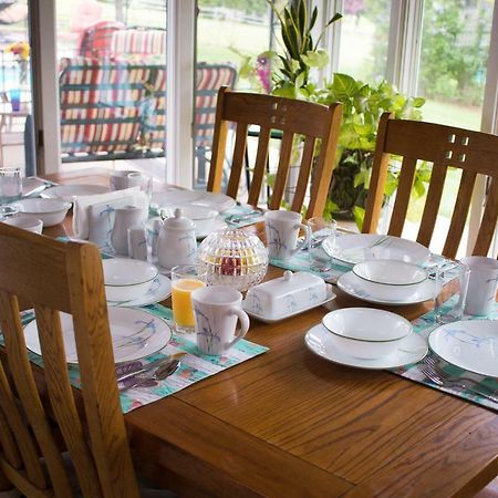 Shane Acres Country Inn Juneau Экстерьер фото