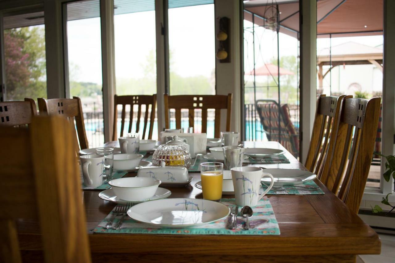 Shane Acres Country Inn Juneau Экстерьер фото
