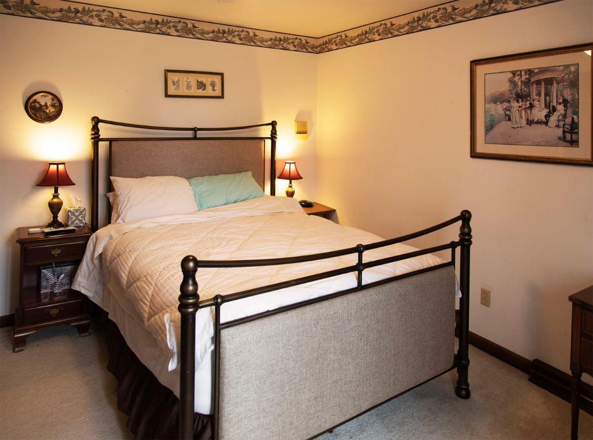 Shane Acres Country Inn Juneau Экстерьер фото