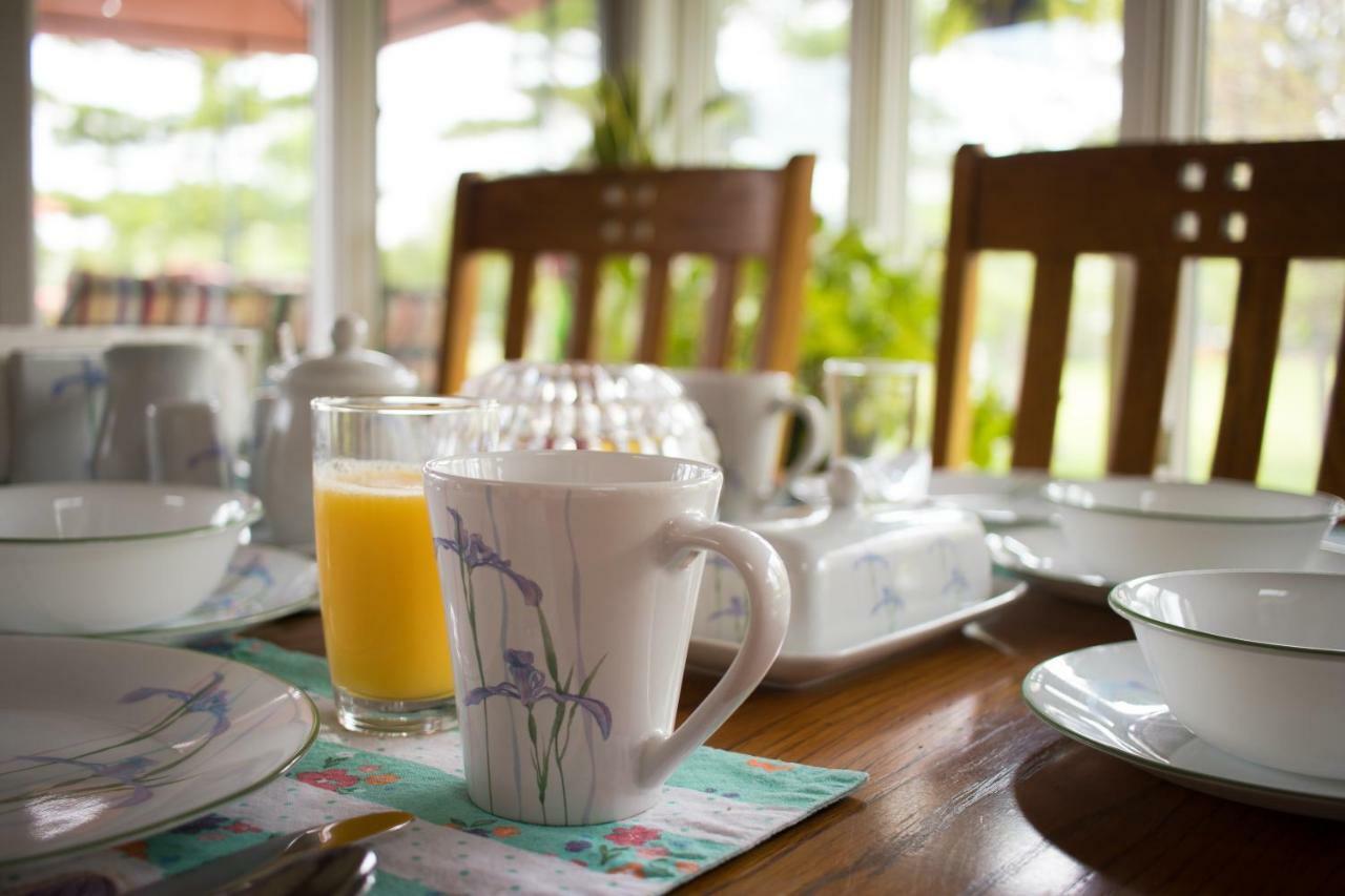 Shane Acres Country Inn Juneau Экстерьер фото